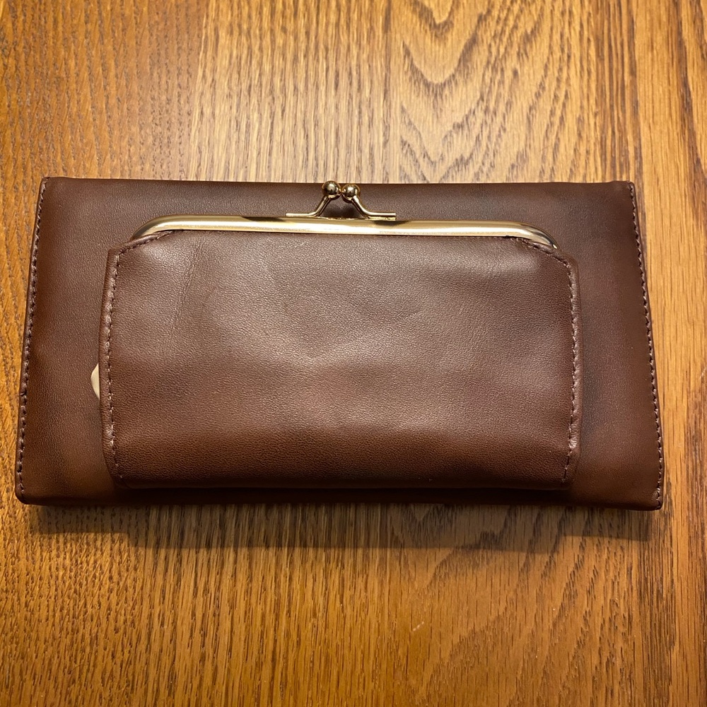 Buxton clutch wallet/organizer, NWOT, Browm